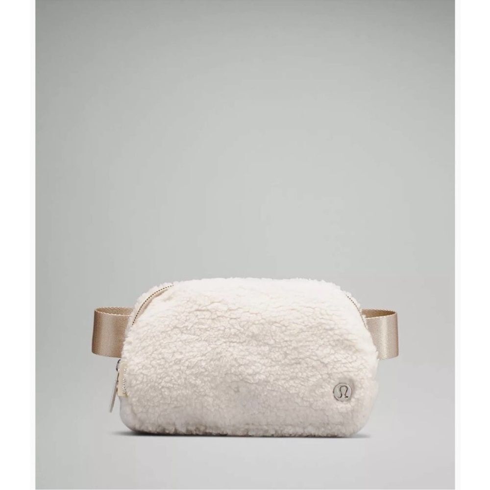 Lululemon Everywhere 1L Fleece Belt Bag